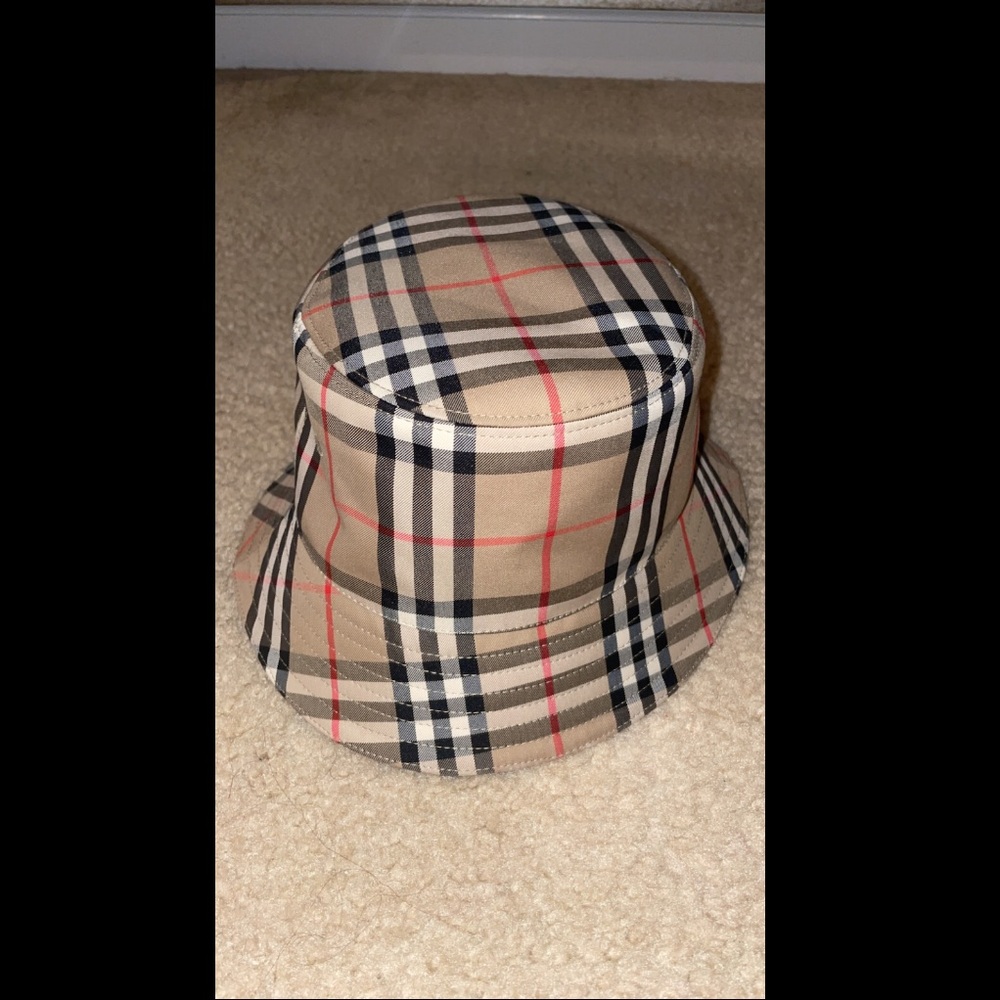 Burberry bucket hat